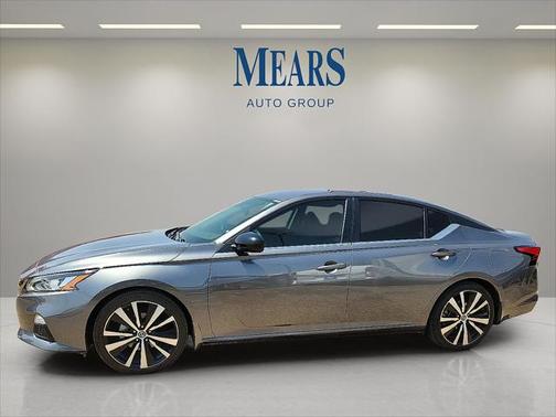 2022 Nissan Altima SR FWD