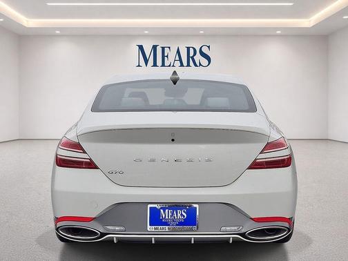 Vatna Gray 2025 Genesis G70 2.5T RWD