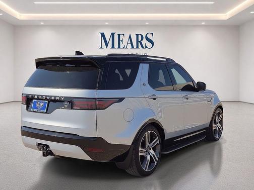 Silver 2023 Land Rover Discovery P360 Metropolitan Edition