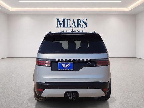 Silver 2023 Land Rover Discovery P360 Metropolitan Edition