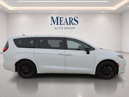 Bright White Clearcoat 2024 Chrysler Pacifica Touring L
