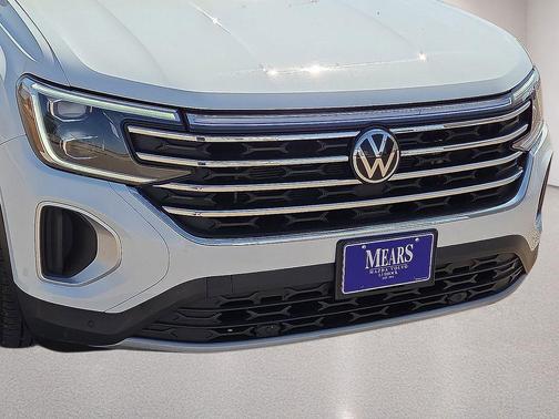 Pure White 2025 Volkswagen Atlas 2.0T SE w/Technology