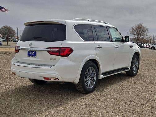 2024 INFINITI QX80 Luxe