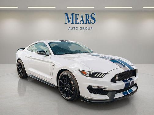 2017 Ford Shelby GT350 Base