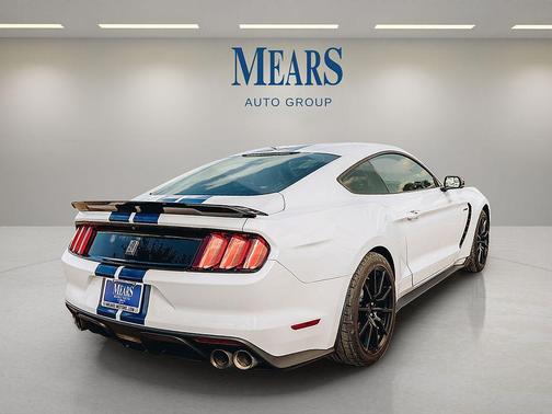 2017 Ford Shelby GT350 Base