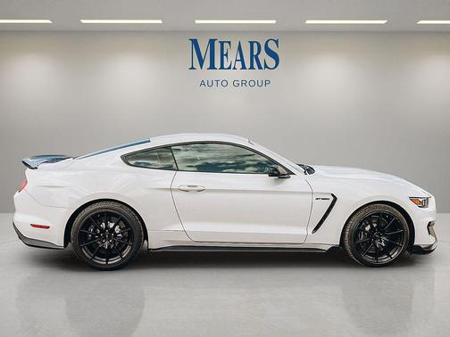 2017 Ford Shelby GT350 Base