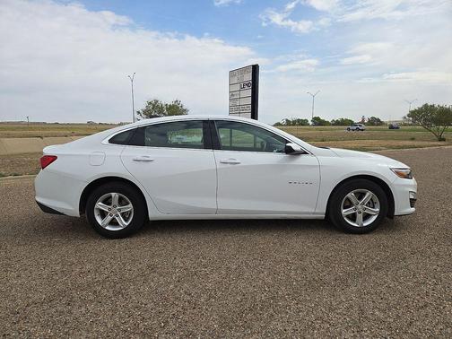 Summit White 2025 Chevrolet Malibu 1LS