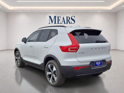 Crystal White 2026 Volvo XC40 Plus, B5 AWD Gas (mild hybrid), Dark