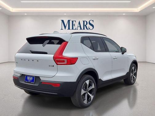 Crystal White 2026 Volvo XC40 Plus, B5 AWD Gas (mild hybrid), Dark