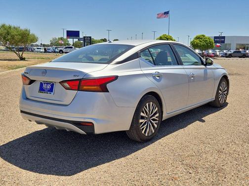 Brilliant Silver Metallic 2023 Nissan Altima 2.5 SV