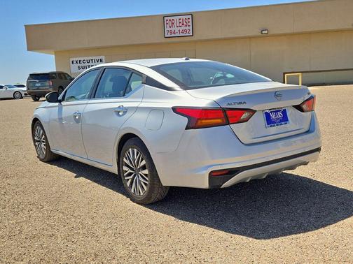 Brilliant Silver Metallic 2023 Nissan Altima 2.5 SV