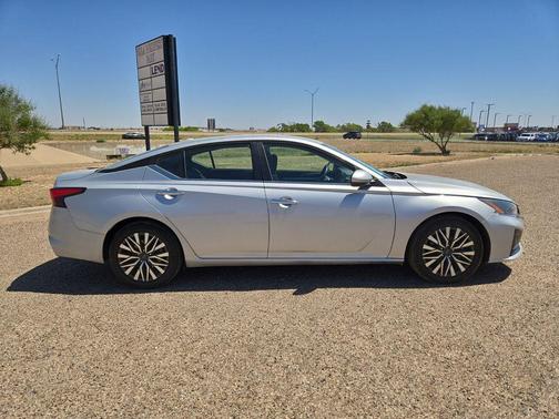 Brilliant Silver Metallic 2023 Nissan Altima 2.5 SV