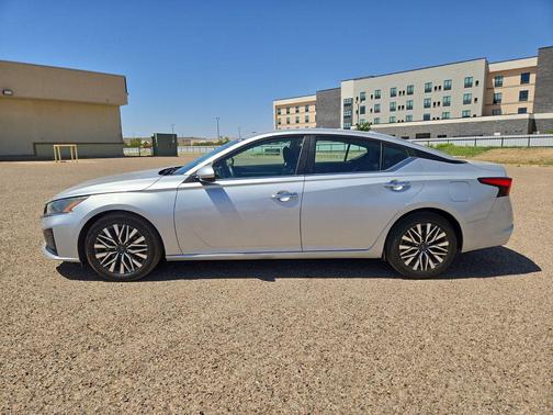 Brilliant Silver Metallic 2023 Nissan Altima 2.5 SV