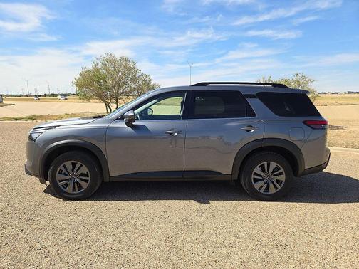 2025 Nissan Pathfinder SV 4WD