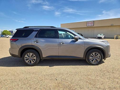 2025 Nissan Pathfinder SV 4WD