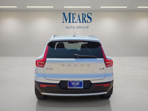 2023 Volvo XC40 B5 Ultimate Bright Theme
