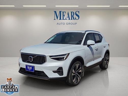 2023 Volvo XC40 B5 Ultimate Bright Theme