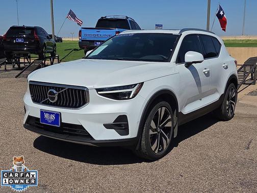 2023 Volvo XC40 B5 Ultimate Bright Theme