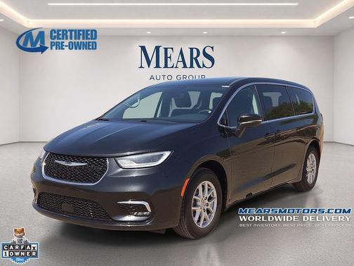 Brilliant Black Crystal Pearlcoat 2023 Chrysler Pacifica Touring L