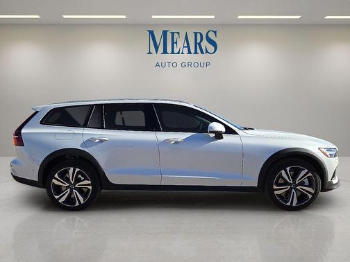 Crystal White Pearl 2026 Volvo V60 Cross Country Plus, B5 AWD Gas (mild hybrid)