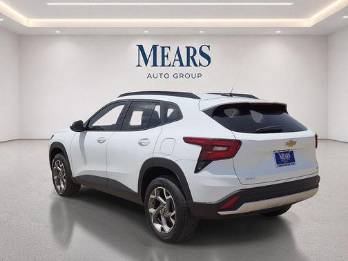 Summit White 2025 Chevrolet Trax LT