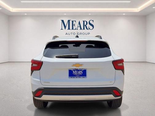 Summit White 2025 Chevrolet Trax LT