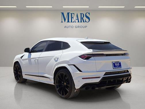 White 2024 Lamborghini Urus S