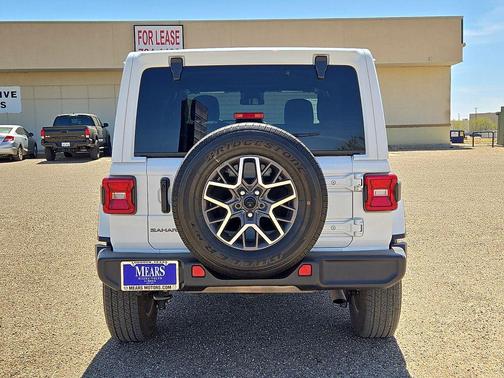 Bright White Clearcoat 2025 Jeep Wrangler 4-Door Sahara 4x4