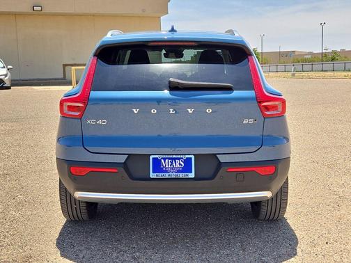 Fjord Blue Metallic 2025 Volvo XC40 B5 Core Bright Theme