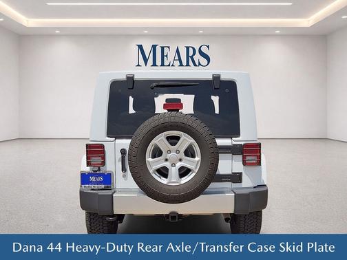 Bright White Clearcoat 2018 Jeep Wrangler JK Sahara