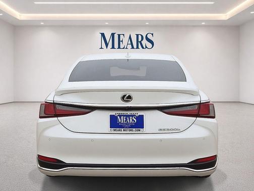 Eminent White Pearl 2024 Lexus ES 300h Ultra Luxury