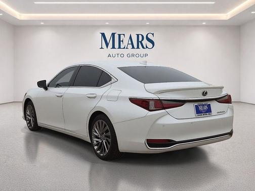 Eminent White Pearl 2024 Lexus ES 300h Ultra Luxury