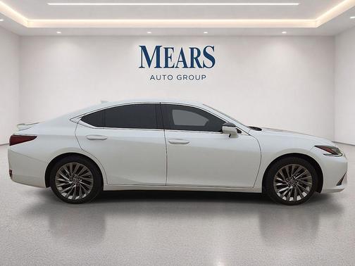 Eminent White Pearl 2024 Lexus ES 300h Ultra Luxury
