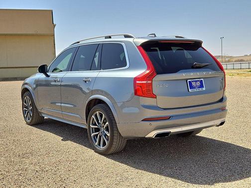 Bright Silver Metallic 2019 Volvo XC90 T6 Momentum