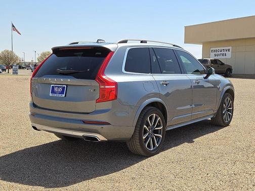 Bright Silver Metallic 2019 Volvo XC90 T6 Momentum
