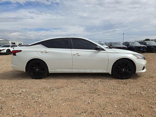 2022 Nissan Altima SR FWD