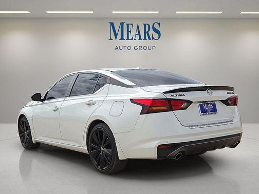 2022 Nissan Altima SR FWD