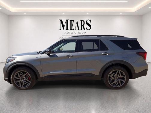 Carbonized Gray Metallic 2025 Ford Explorer ST-Line
