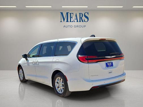 Bright White Clearcoat 2025 Chrysler Pacifica L