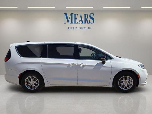 Bright White Clearcoat 2025 Chrysler Pacifica L