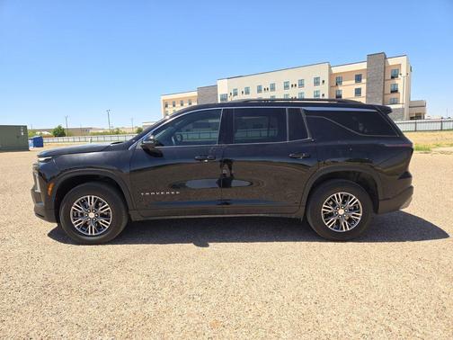 Mosaic Black Metallic 2025 Chevrolet Traverse LT