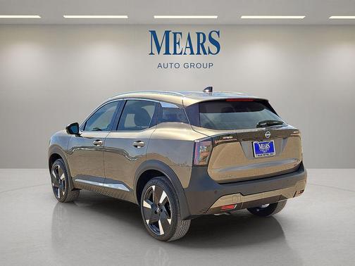 Canyon Bronze Metallic 2026 Nissan Kicks SR