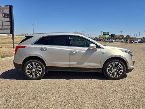 Silver Coast Metallic 2017 Cadillac XT5 Premium Luxury