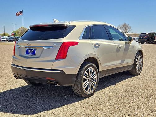 Silver Coast Metallic 2017 Cadillac XT5 Premium Luxury
