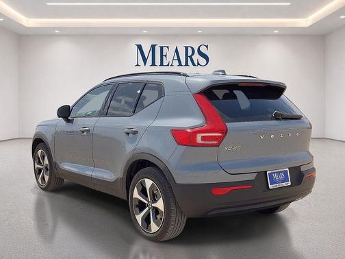 Thunder Grey Metallic 2023 Volvo XC40 B5 Plus Dark Theme