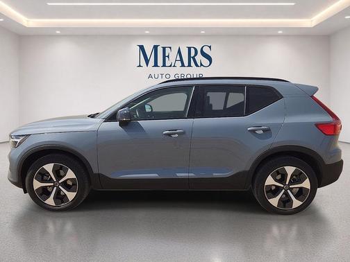 Thunder Grey Metallic 2023 Volvo XC40 B5 Plus Dark Theme