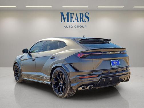 2024 Lamborghini Urus Performante