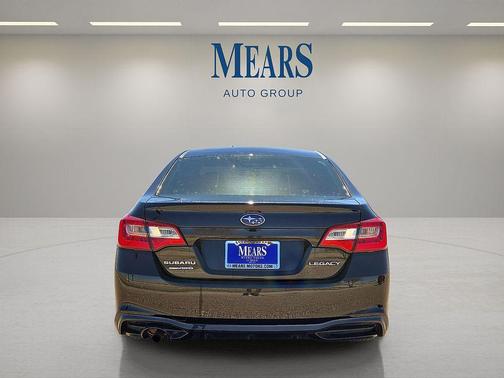 Crystal Black Silica 2018 Subaru Legacy Base