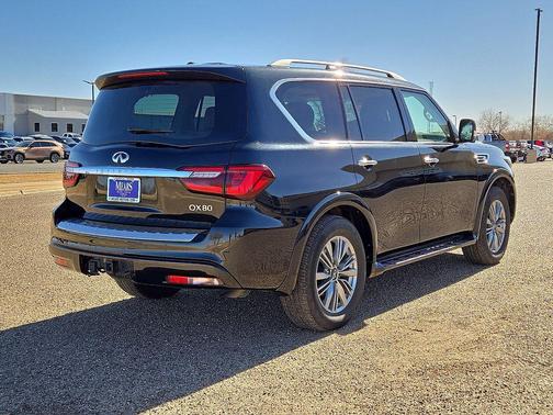 2023 INFINITI QX80 Luxe