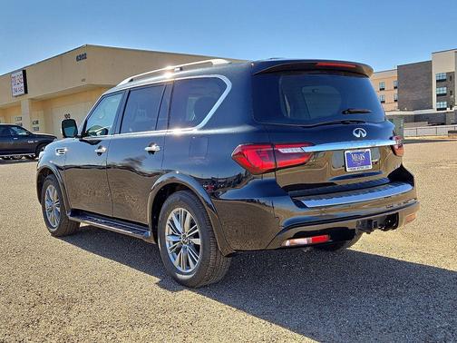 2023 INFINITI QX80 Luxe